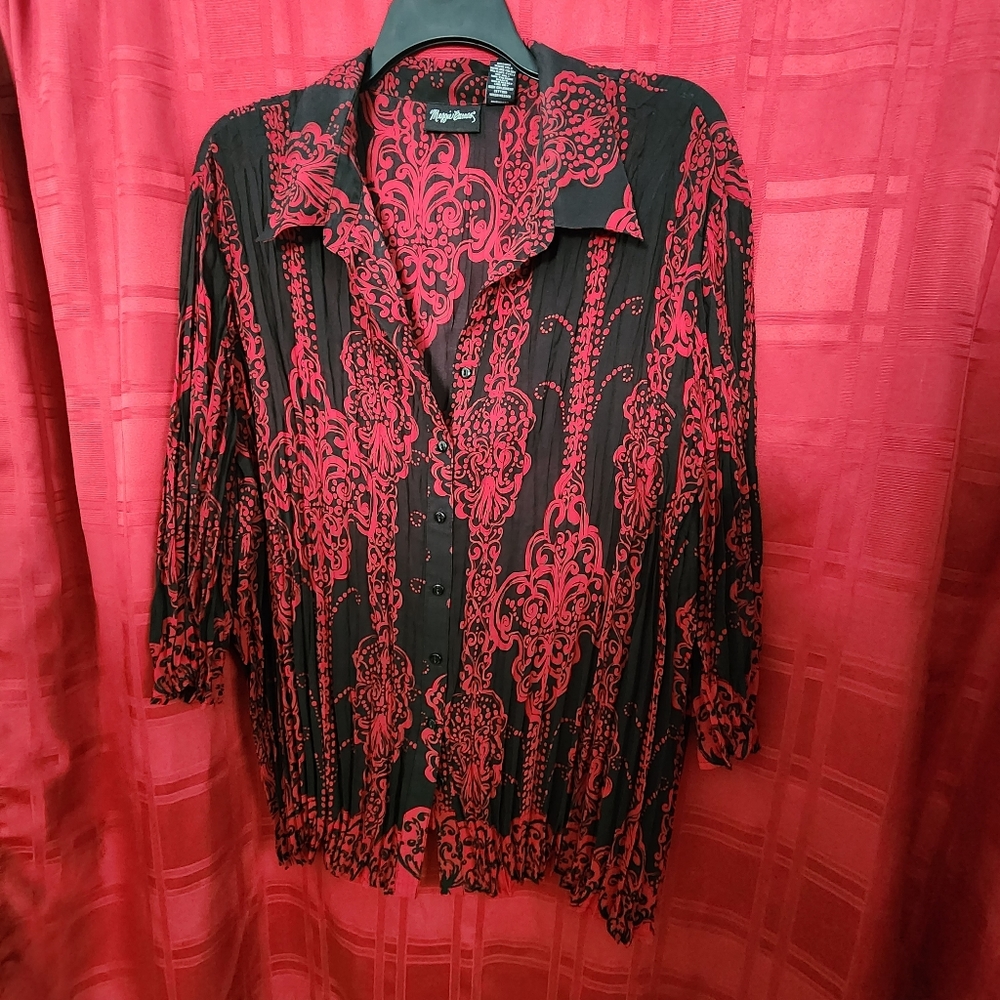 Plus Size Top - Picture 2 of 2